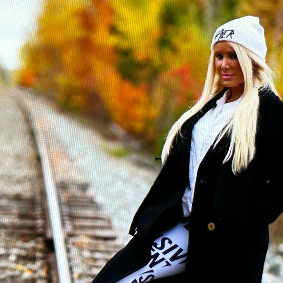 HAPPY FALL FROM BEAUTIFUL BOSTON & MAINE!! The color of the leaves are stunning! - Picture 8 of 17